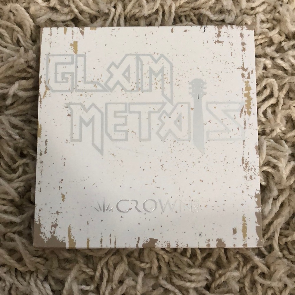 Glam metals crown eyeshadow palette